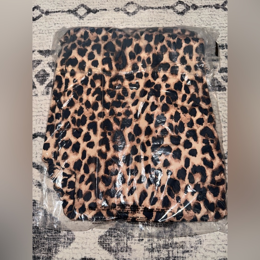 Victoria's Secret Leopard Print Yoga Pants, NWT